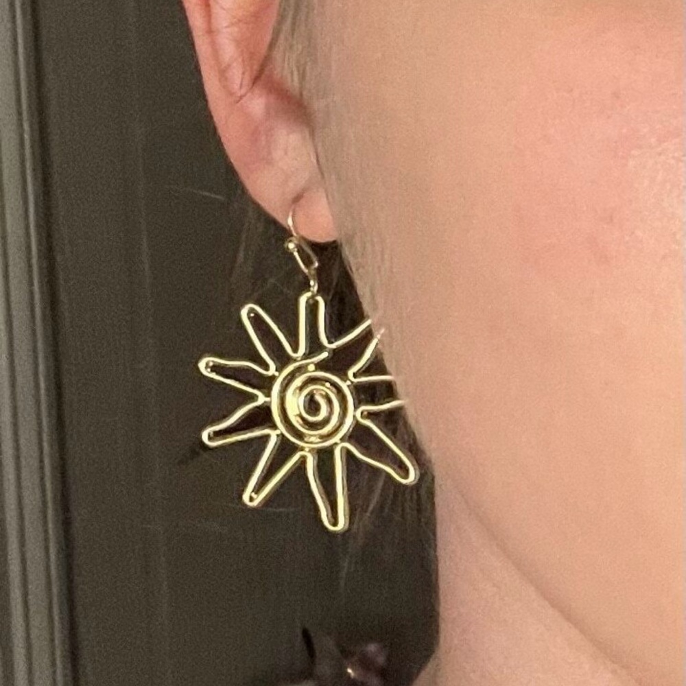 SUN DROP EARRINGS IN GOLD TONE - LAST PAIR! - Picture 5 of 8